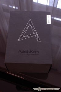 Poważne, ascetyczne, acz wysmakowane opakowanie to już znak firmowy marki Astell&Kern.